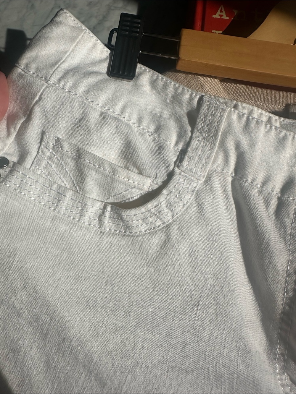 Zac & Rachel White Cropped Capri Pants - Picture 6 of 8